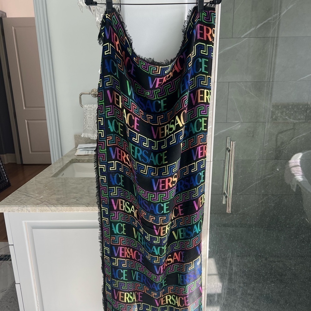 VERSACE Neon Greca Wool Scarf - Picture 10 of 10